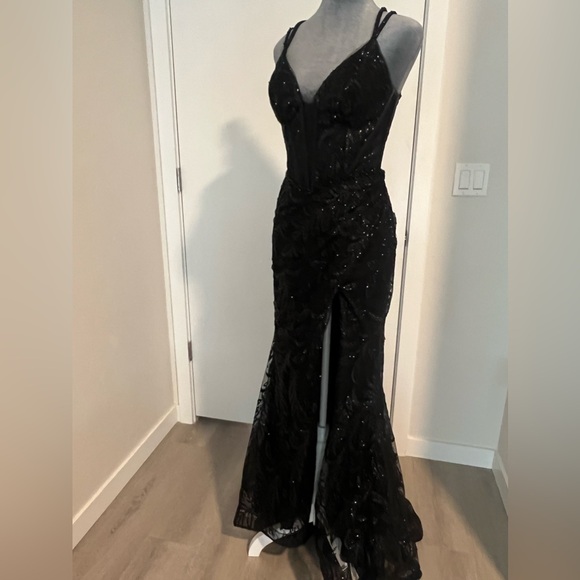 Prom dress - Picture 1 of 6